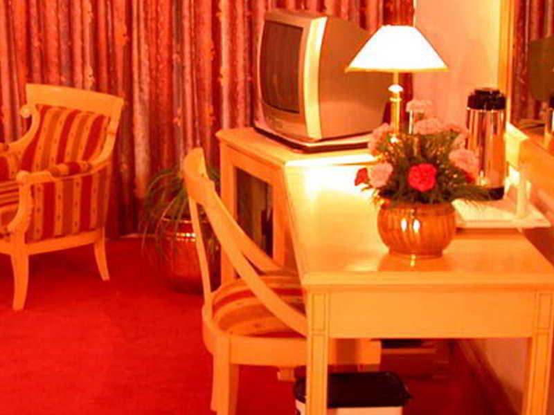 Kc Cross Road Hotel ปัญจ์กุลา ภายนอก รูปภาพ
