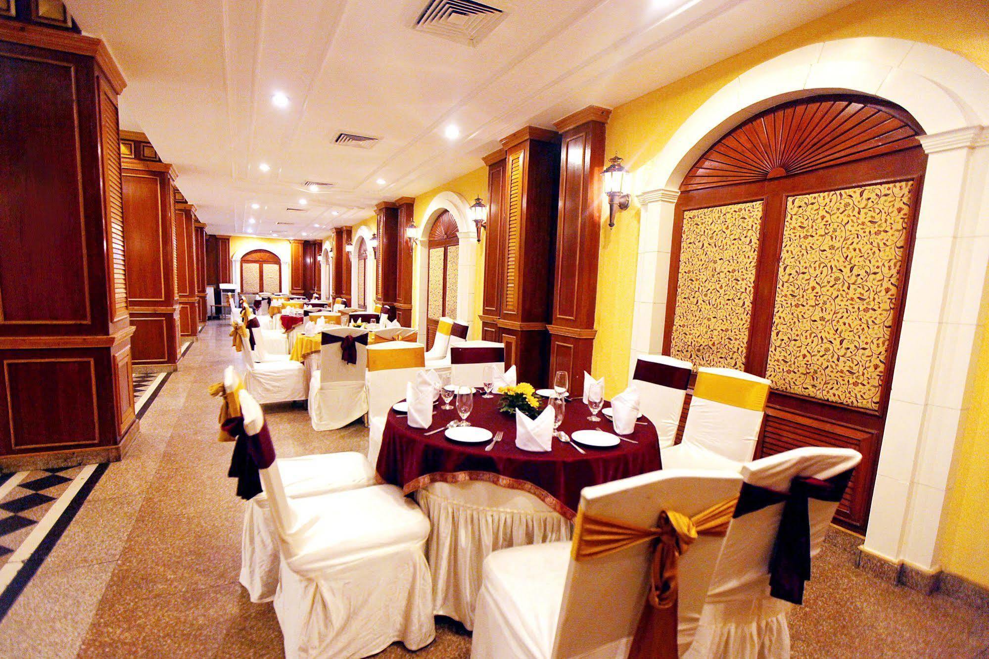 Kc Cross Road Hotel ปัญจ์กุลา ภายนอก รูปภาพ