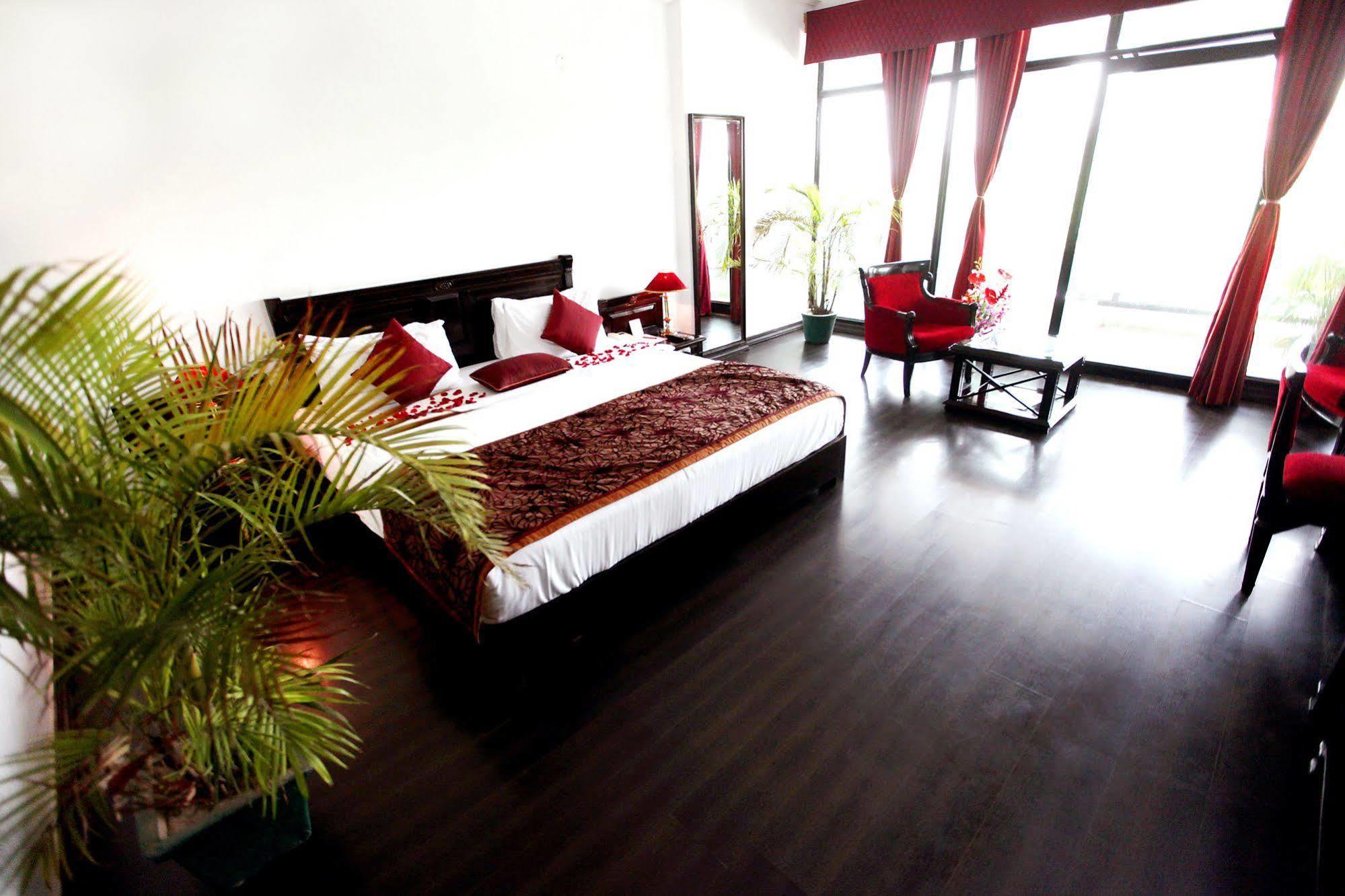 Kc Cross Road Hotel ปัญจ์กุลา ภายนอก รูปภาพ