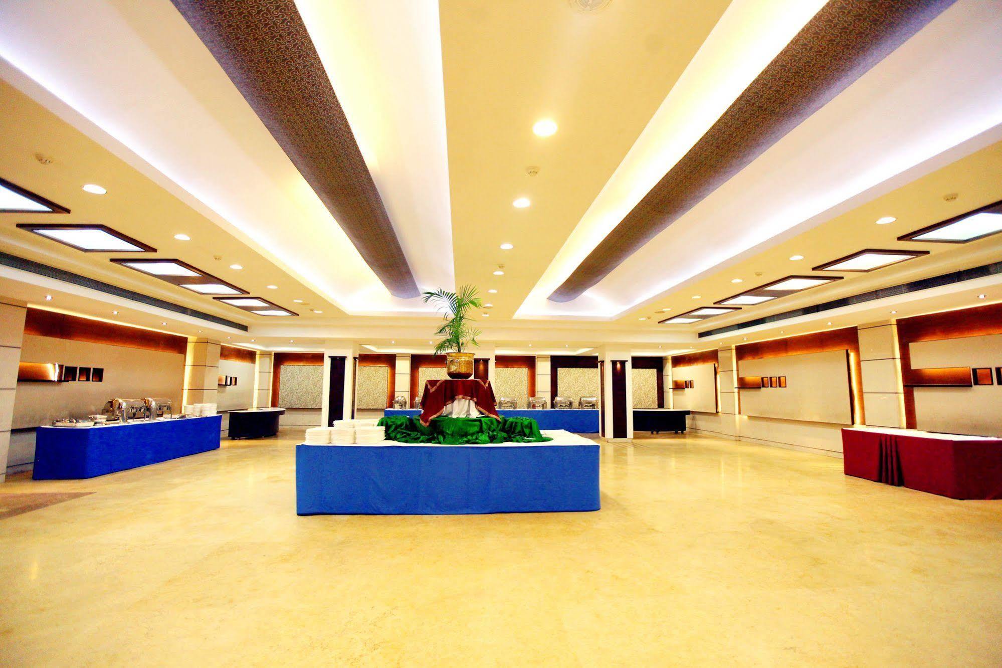 Kc Cross Road Hotel ปัญจ์กุลา ภายนอก รูปภาพ