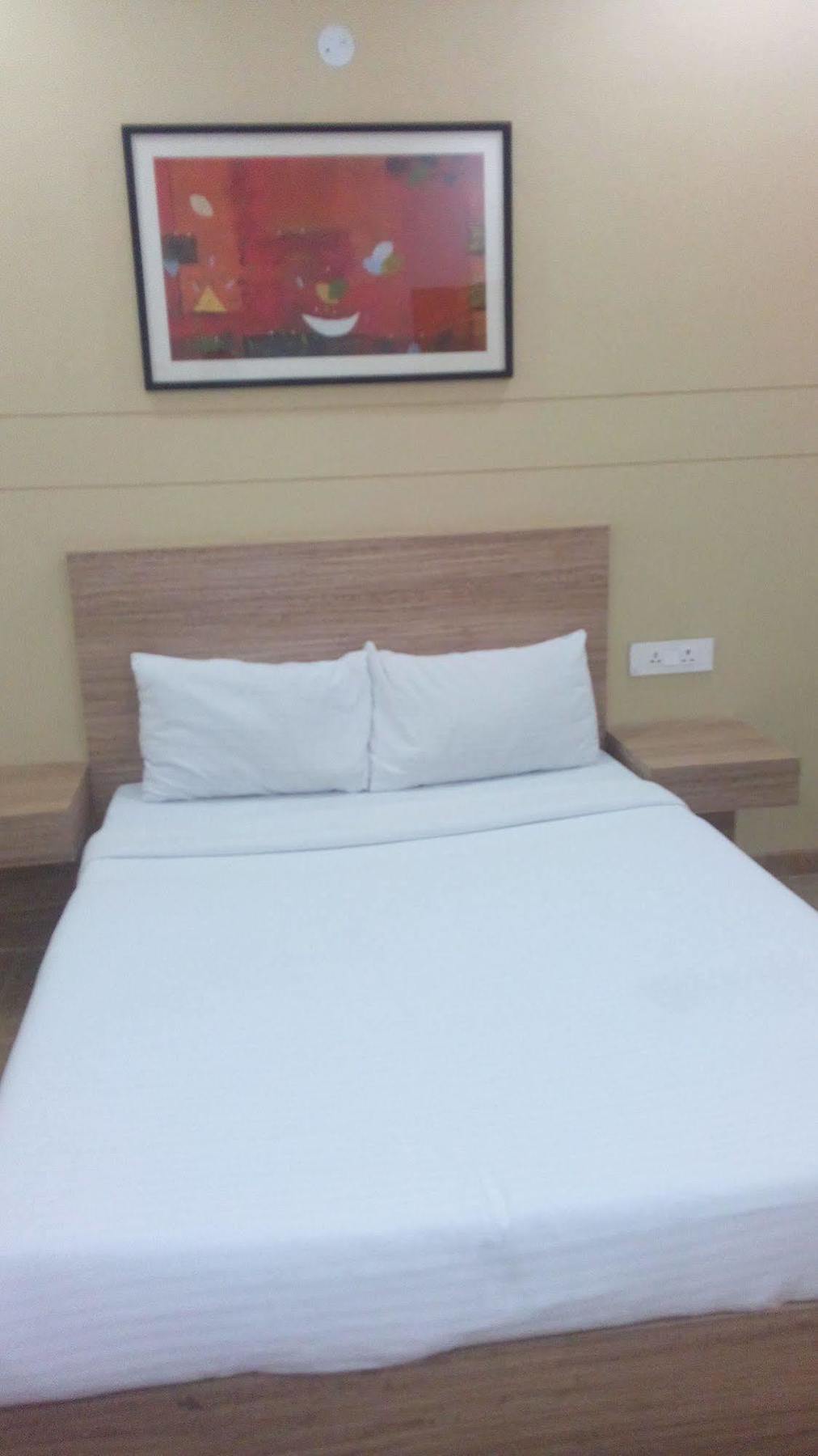 Kc Cross Road Hotel ปัญจ์กุลา ภายนอก รูปภาพ