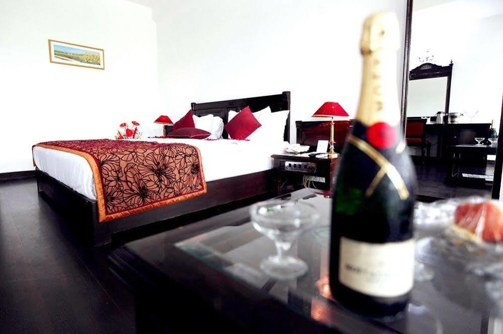 Kc Cross Road Hotel ปัญจ์กุลา ภายนอก รูปภาพ